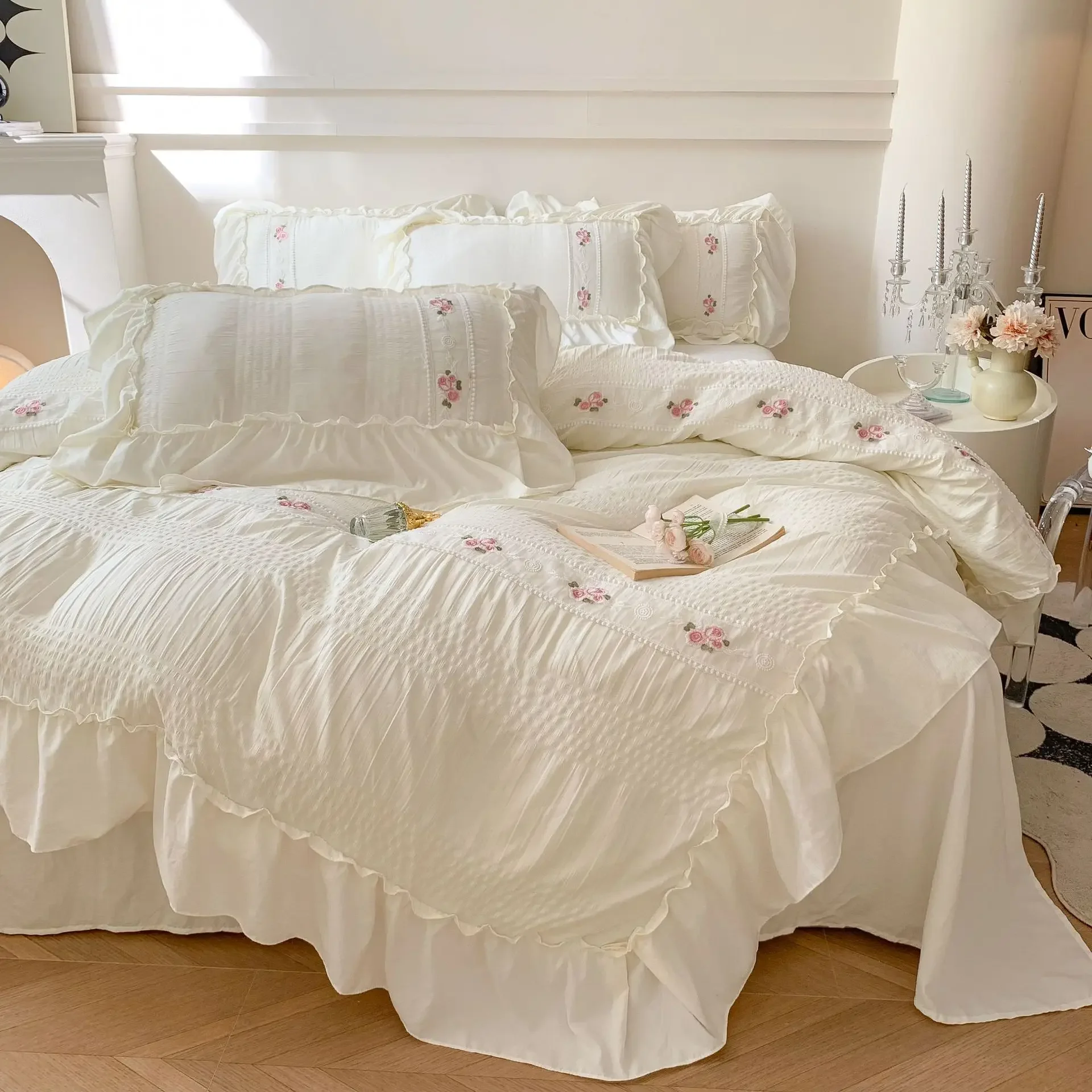 

Live streaming princess style bubble gauze embroidery washed cotton four piece set, solid color lace duvet set, dormitory three