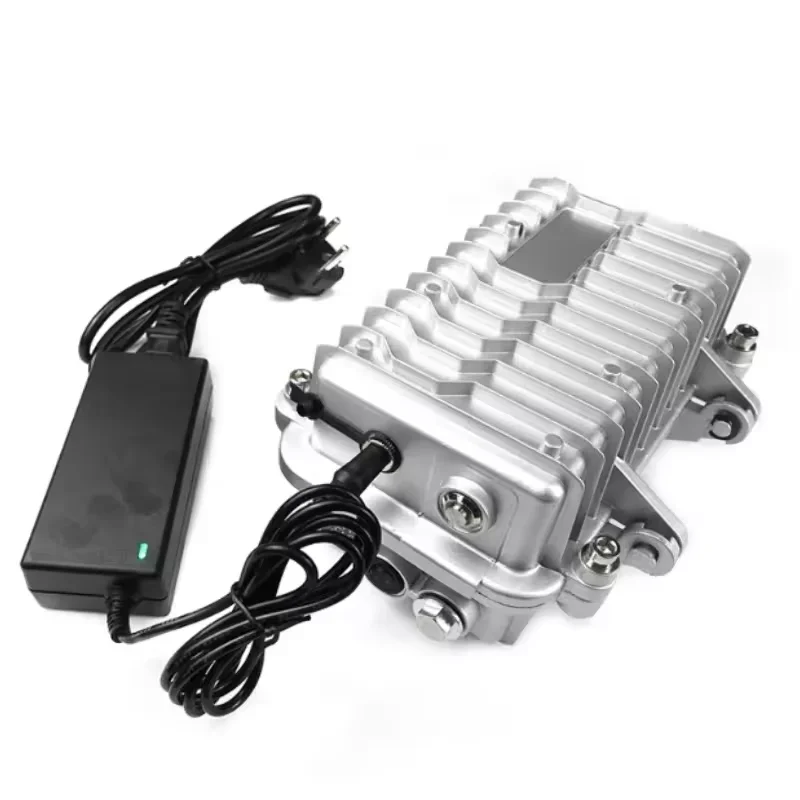 CE Certified Portable 30W Car FPV Wireless Transmitter 860-930MHz FPV Signal Transmission Device
