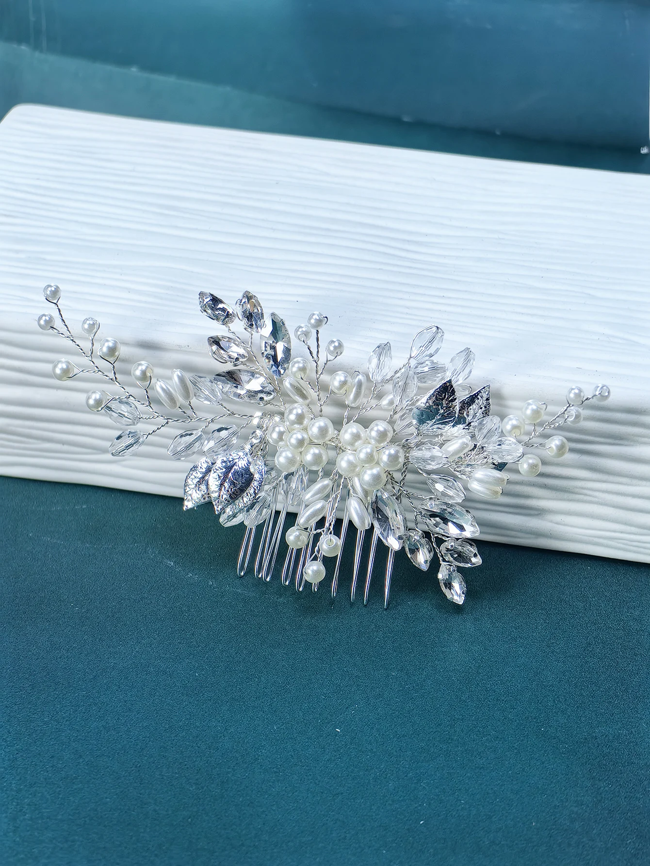 Pearl Wedding Hair Comb Silver Rhinestone Bridal Hair Piece Flower Crystal Hair Accessories for Women and Girls