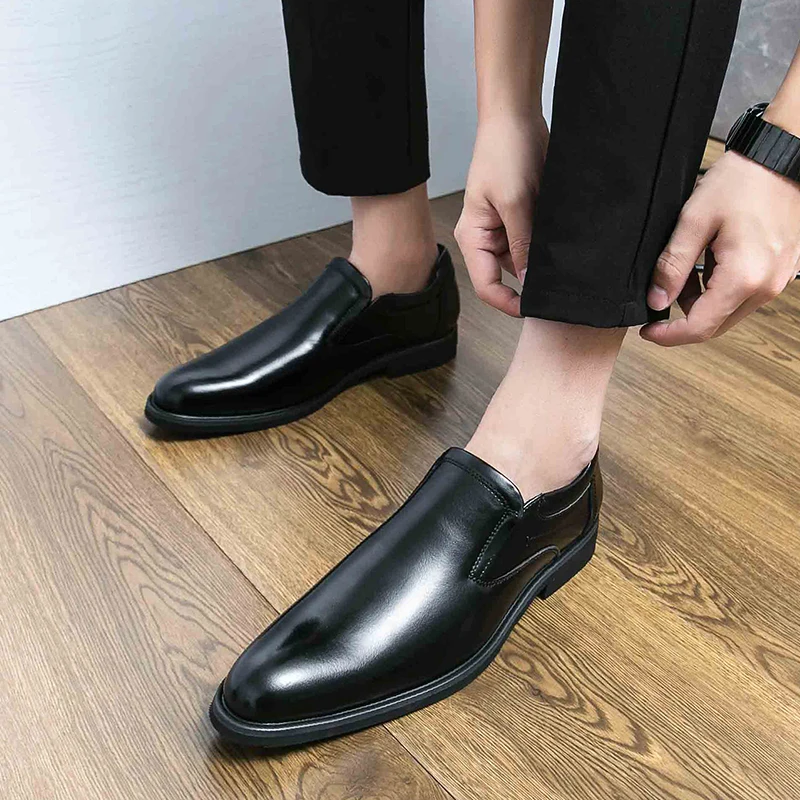 New Men\'s Retro Consice Leather Shoes Fashion Luxury Slip-on Loafers Male Business Shoes Light Dress Driving Shoes Monk Shoes