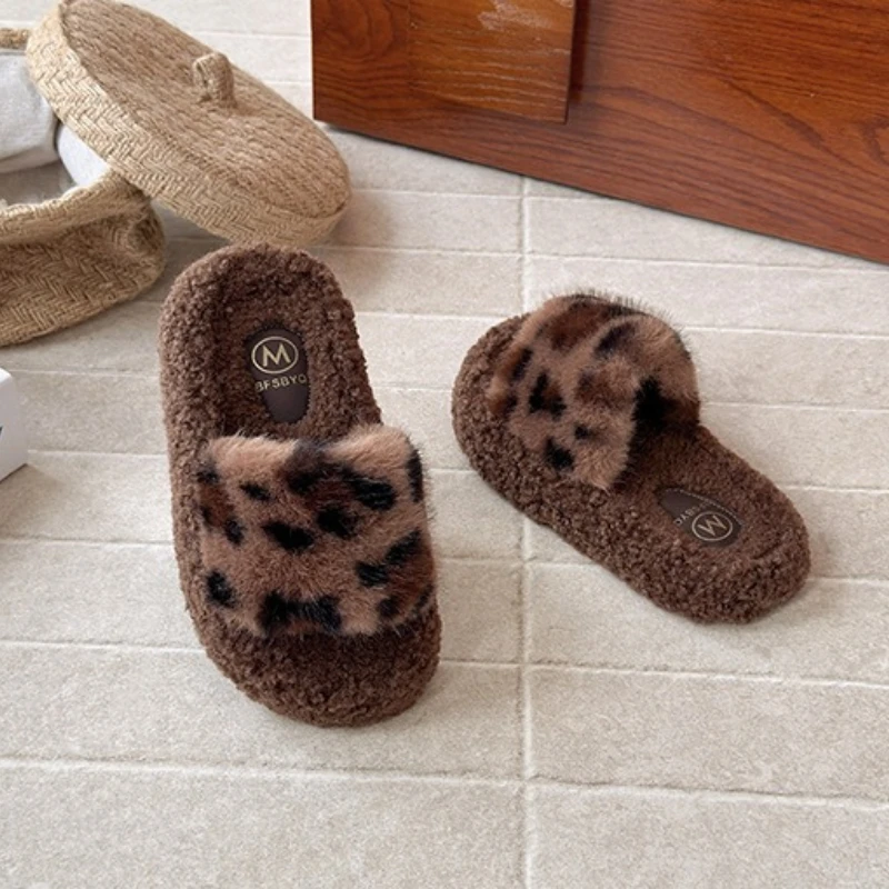 Scarpe da ragazza alla moda 2025 Pantofole per bambini nuove invernali Suola spessa antiscivolo Pantofole in cotone personalizzate per ragazze Scarpe da casa per bambini semplici