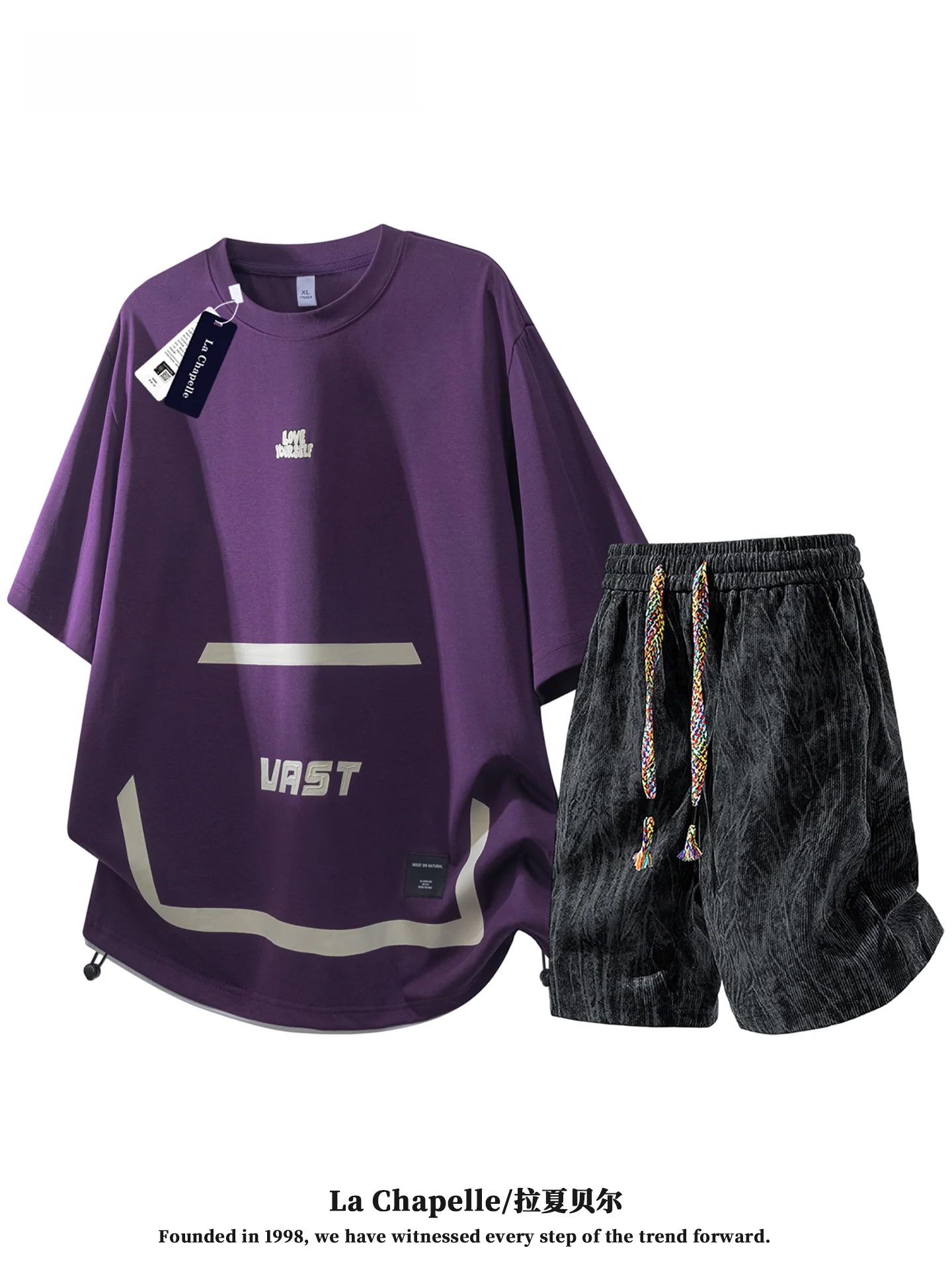 completo-sportivo-casual-da-uomo-la-chapelle-estate-2026-t-shirt-a-maniche-corte-in-cotone-seta-ghiaccio-con-stampa-lettering-e-pantaloncini