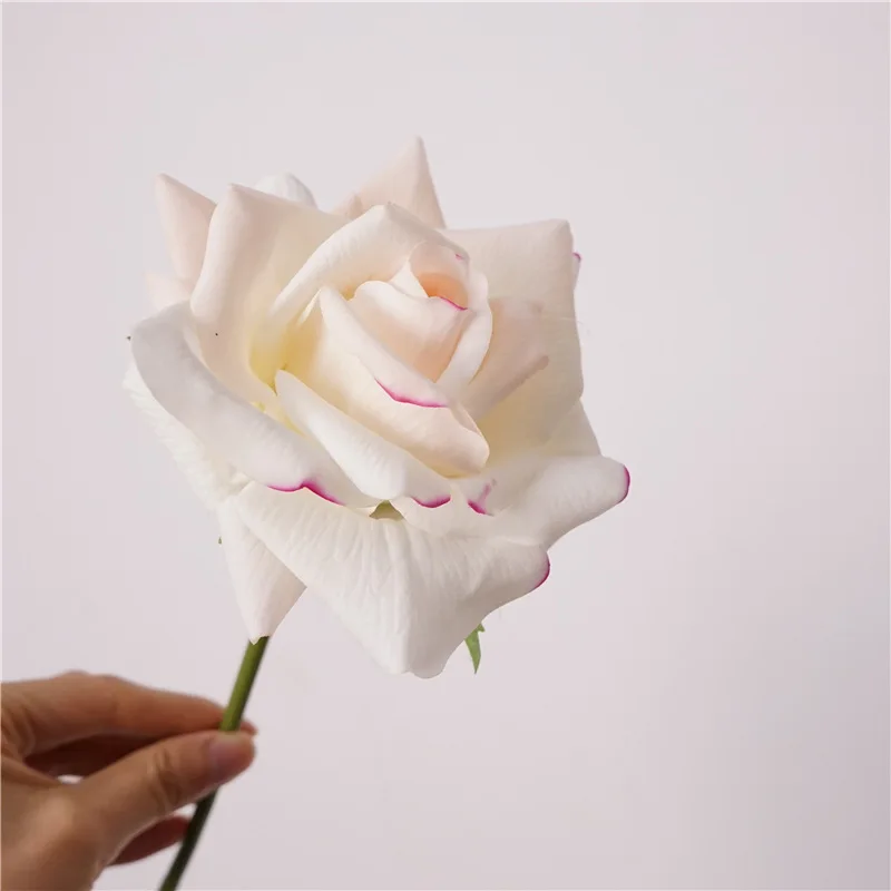 10 Stück Feuchtigkeitsspendende Künstliche Rosen aus Latex mit geschwungenen Kanten für Hochzeits-Brautsträuße, Heimdekoration, Party- und Event-Deko – Detail 16