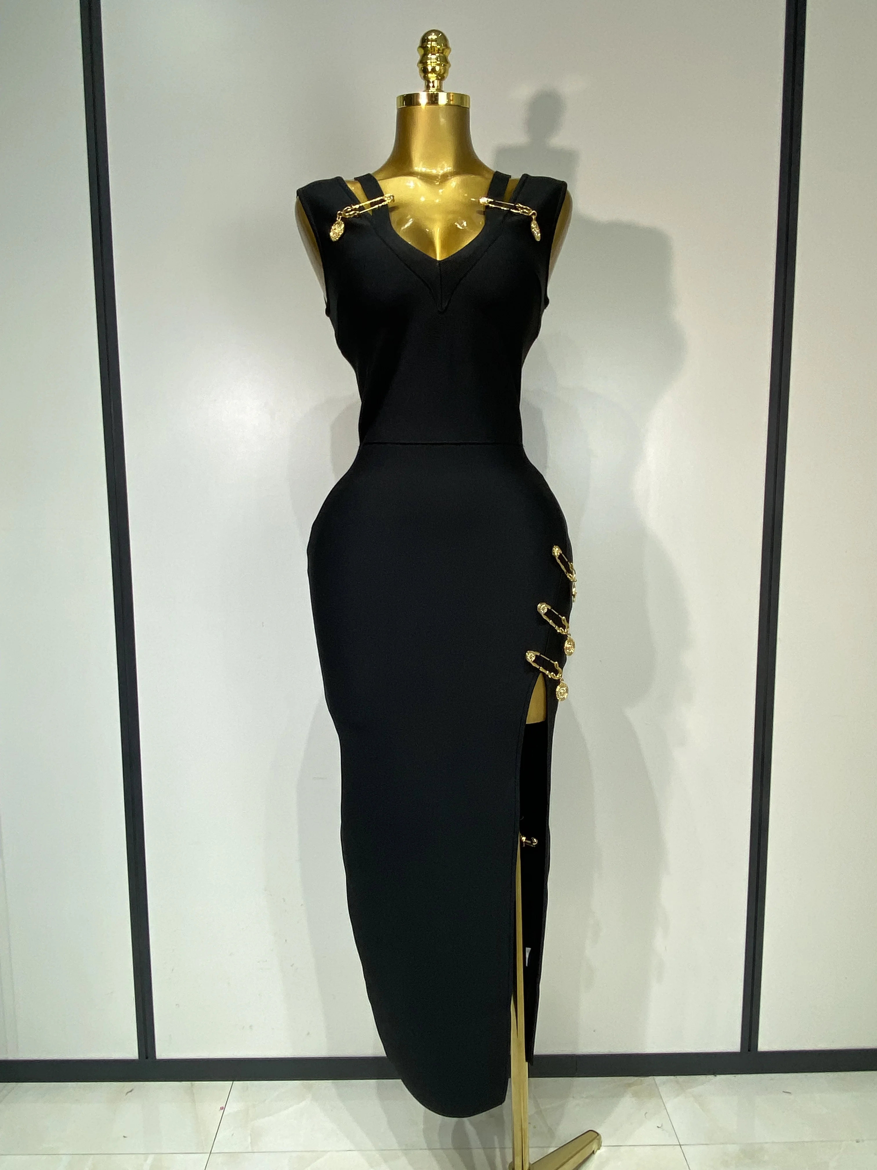 oscar de la renta gold mini dress Oscar de la Renta Brown/Gold Metallic Chain Split Neck Mini Dress Size US 10