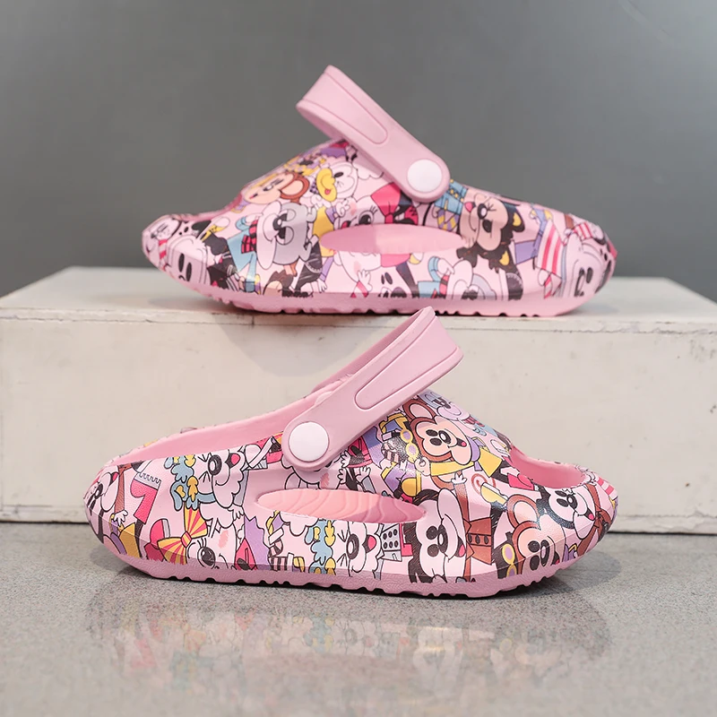 

A pair of children's summer sandals cartoon printed breathable non-slip suitable for home travel and casual outings MA-110619017