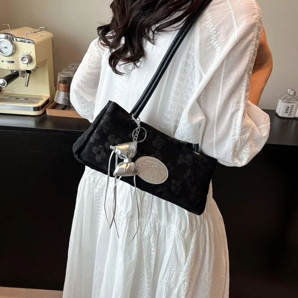 

Portable Elegant French Stick Handbag Leisure Commuting Jacquard Shoulder Bag Zipper Solid Color Armpit Bag Ladies