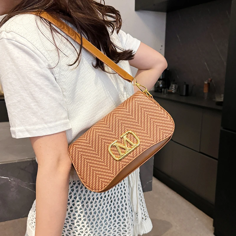 

2025Stylish Women's Leather Tote Bag Luxury Vintage Design Large Capacity Chain Strap Shoulder Bag With Minimalist Charm