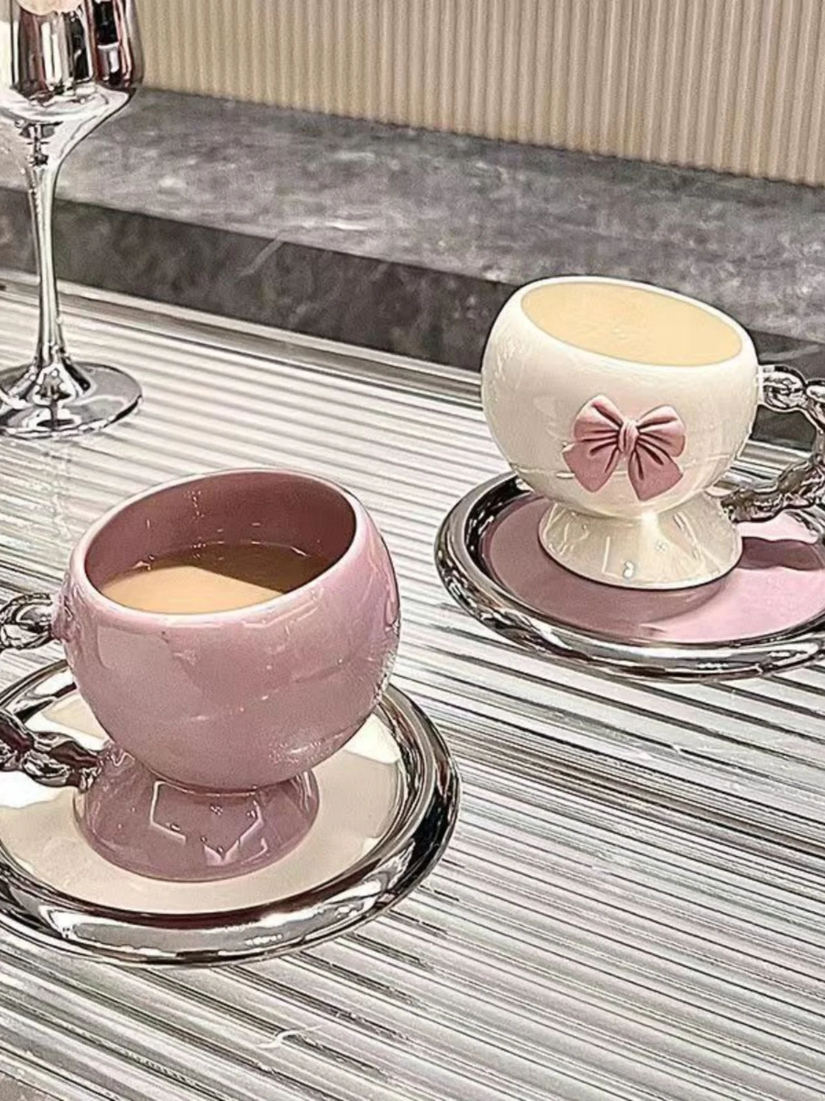 

Light luxury Nordic style coffee cup and saucer set, afternoon tea tableware, ceramic cups and saucers, high temperature resista