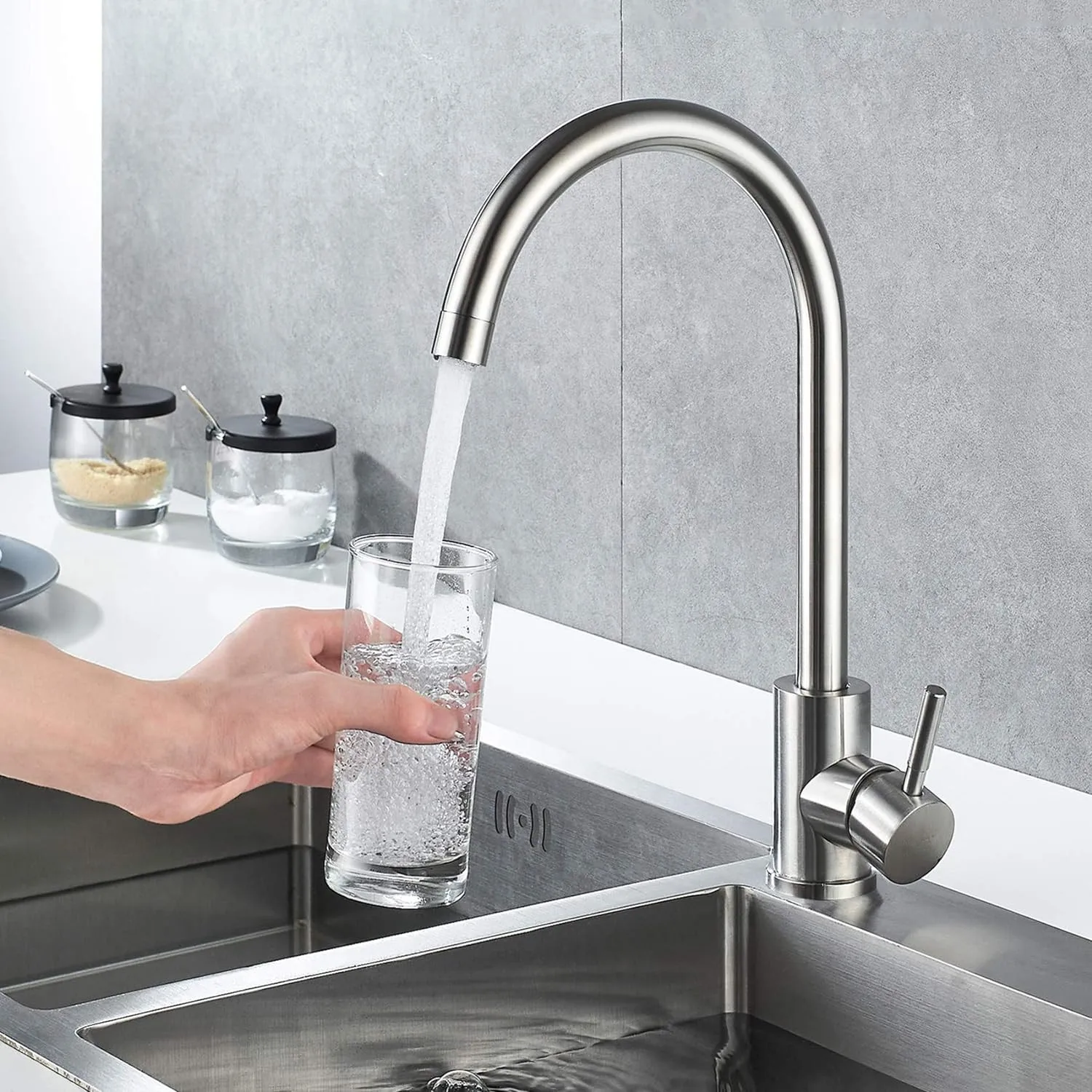 304 Stainless Steel Kitchen Sink Faucet Flexible Hot Cold Water Mixer Single Handle Pull Out Sink Faucet Deck Mounted Water Taps