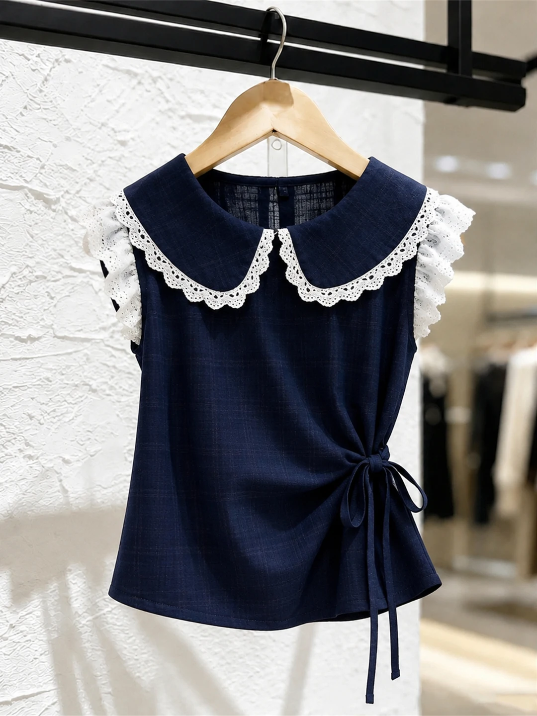 

Elegant Lace Splice Doll Collar Top Women's Fashion Summer 2026 Slimming Versatile Basic Color Commute Style Silk Blouse