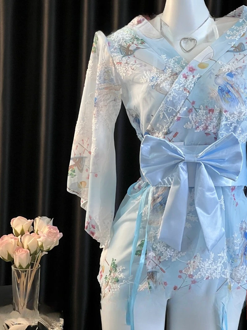 

Сексуальный японский пижамный комплект-кимоно, дизайн для женщин с маленькой грудью, с чистым и чувственным горячим халатом, ночная рубашка