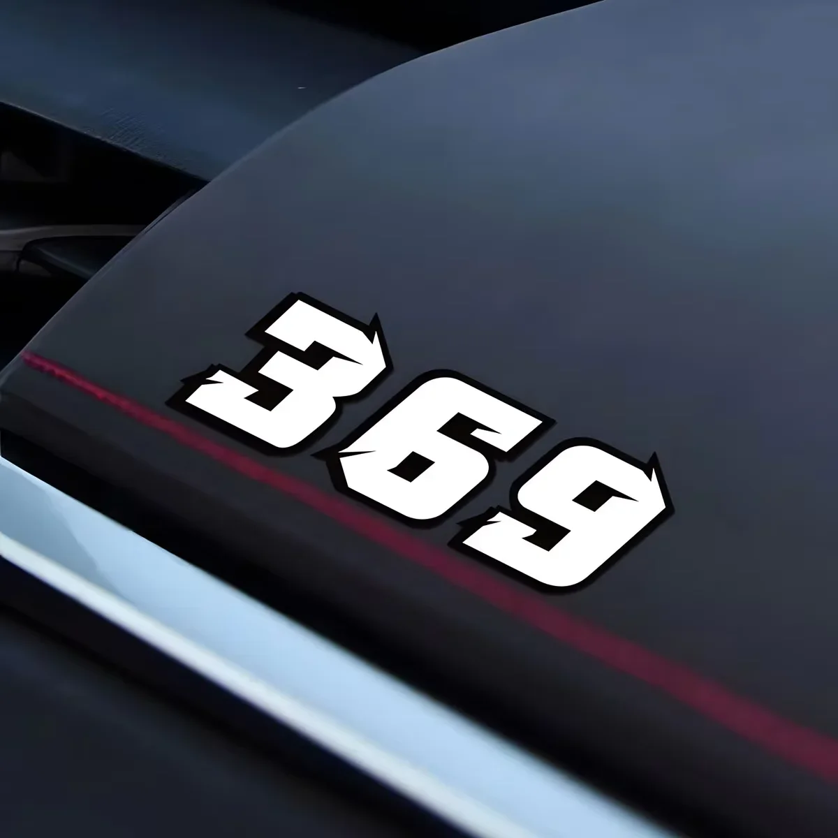 ISGTDRM 2 قطعة دراجة نارية سباق الأرقام العربية ملصقات DIY بها بنفسك تجديد عاكس قوس قزح ملصق عدد خوذة سيارة التصميم ثلاثية الأبعاد الشارات