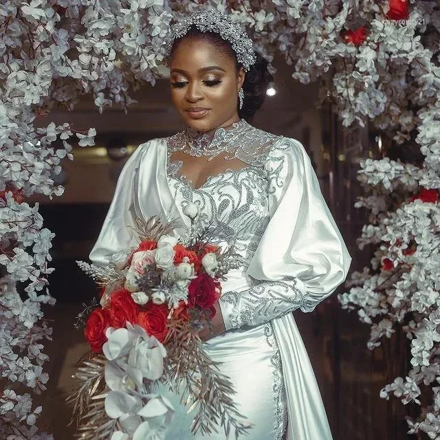 Maßgeschneiderte afrikanische Meerjungfrau Brautkleider Brautkleid Stehkragen Lange Ärmel Spitze Applikation Ärmel Satin Garten Plus Size Vesti