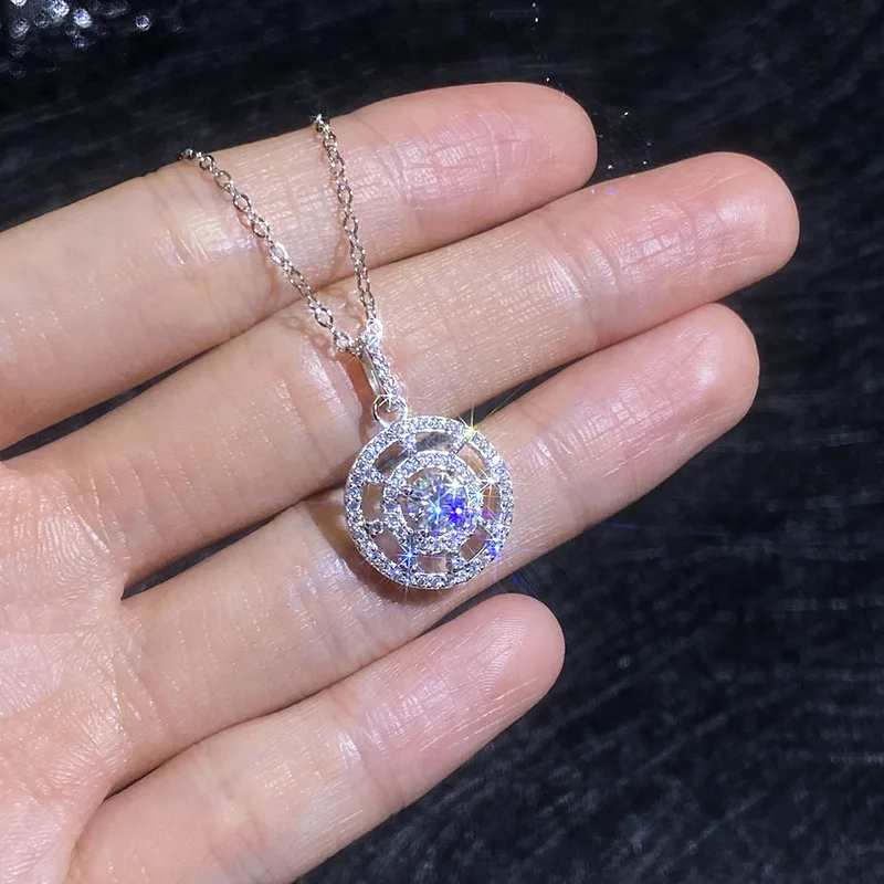 New Eight Treasures Compass Mozambique Diamond Pendant Platinum PT950 Necklace Simple and Fashionable Mozambique Stone Necklace