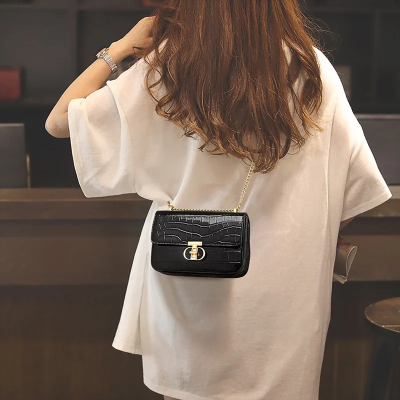 

2025 New High-end Leather Women's Bag, Trendy Chain Shoulder Bag, Leather Small Square Bag with Lid, Women's Crossbody Bag
