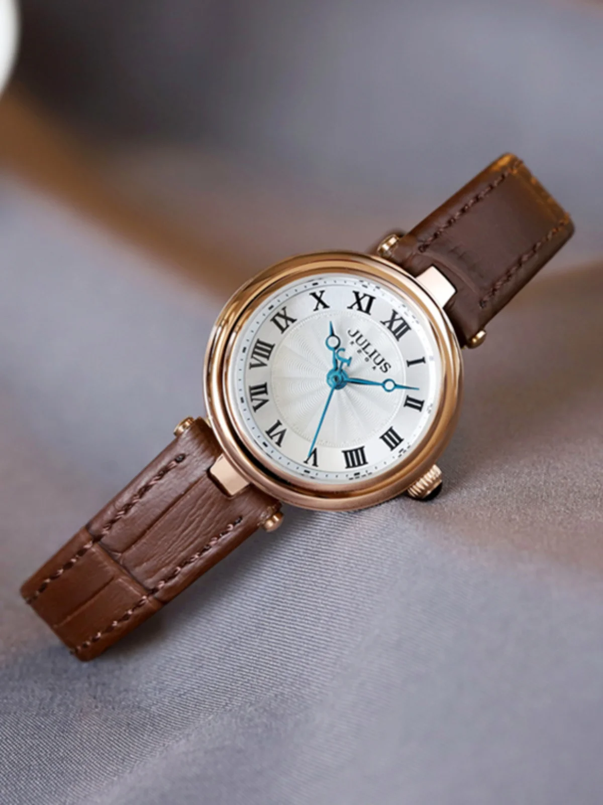 

2026 New Authentic Women's Watch, Student Style, Light Luxury Small Round Watch, High-End Women's Wristwatch, Gift for Women