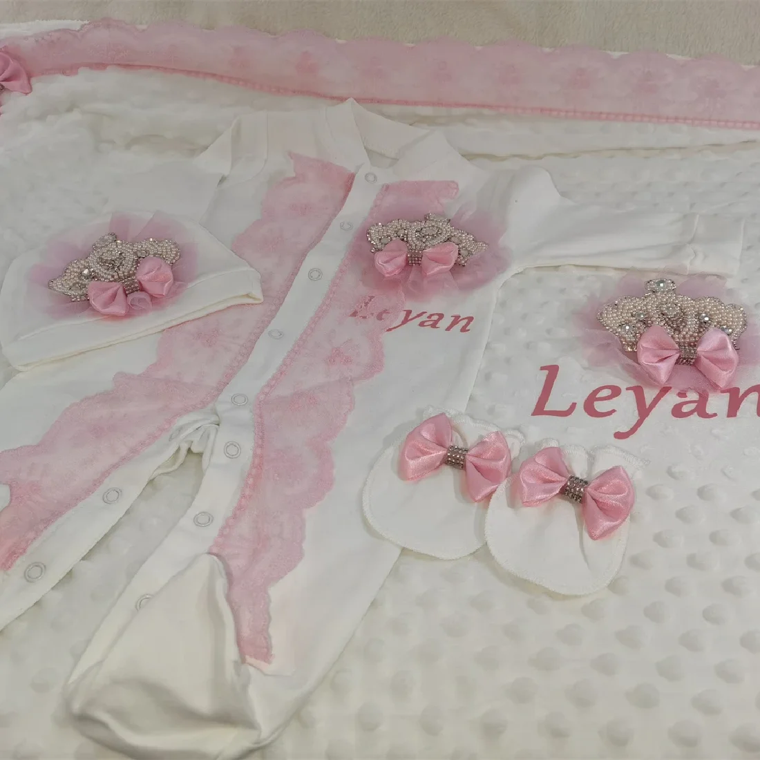 5pcs Handmade DIY Vinyl Name Personalized Baby Girl Newborn Jewels Crown Pink Take Me Home Layette 5 Piece Deluxe Gift Set