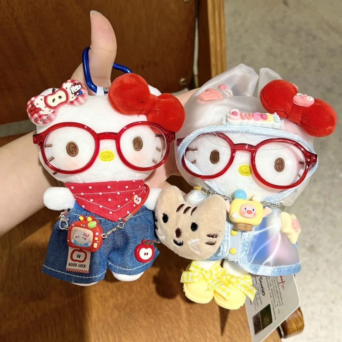 

Miniso Hello Kitty Kawaii Super Cute Glasses Doll Bag Pendant Cartoon Cute Plush Doll Keychain Giving Christmas Gifts To Girls