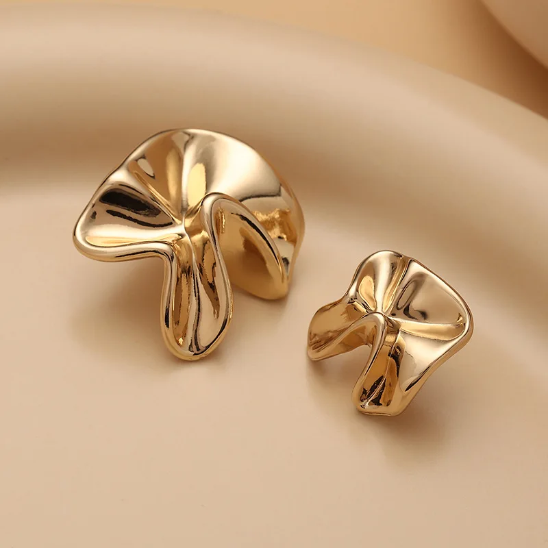 

5PCS/Lot Folwer Shape Metal Button Fashion Coat Decorate Buckles Handmade Knitting Sewing Material Buttons for Crafts