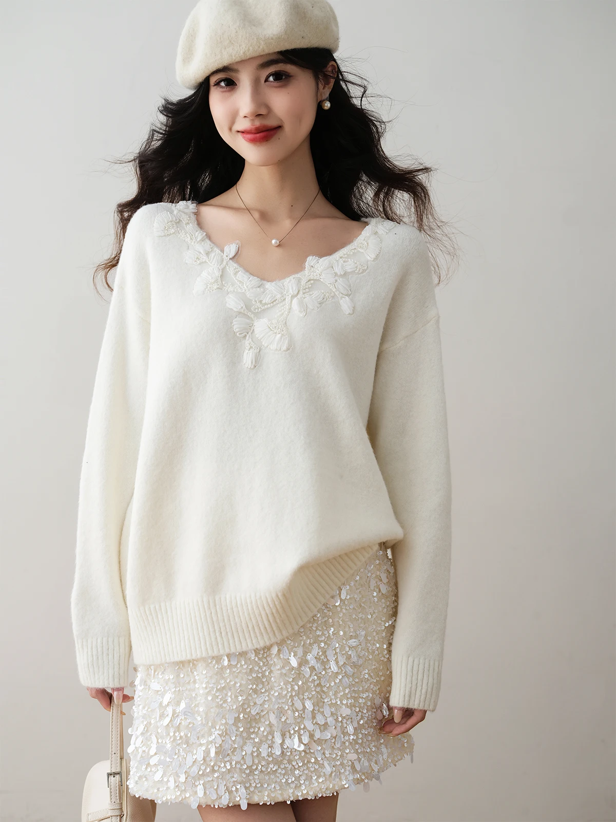 

Ronron Gentle Wind Floral Embroidery V-Ne Knitwear Loose Versatile Slimming Sweater Top for Spring 2026 Girls' Faion