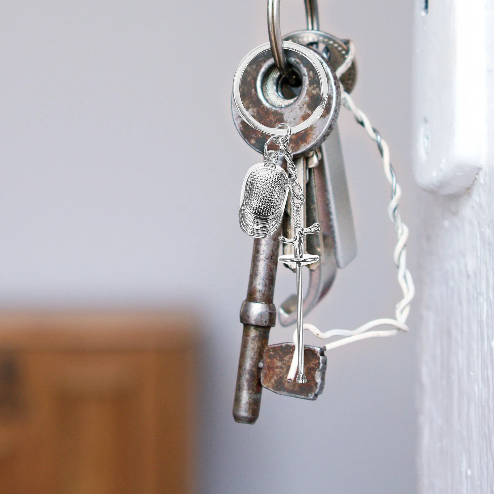 

Stainless Steel Fencing Keychain Cute Design Key Ring Metal Decorative Keychain Portable Hanging Pendant For Bags Backpacks