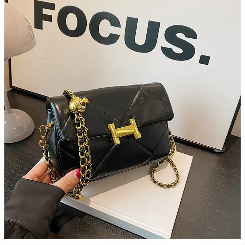 

Fashionable Commuter Bag For Ladies With Laptop Compartment And Organized Interior For Work And Travel