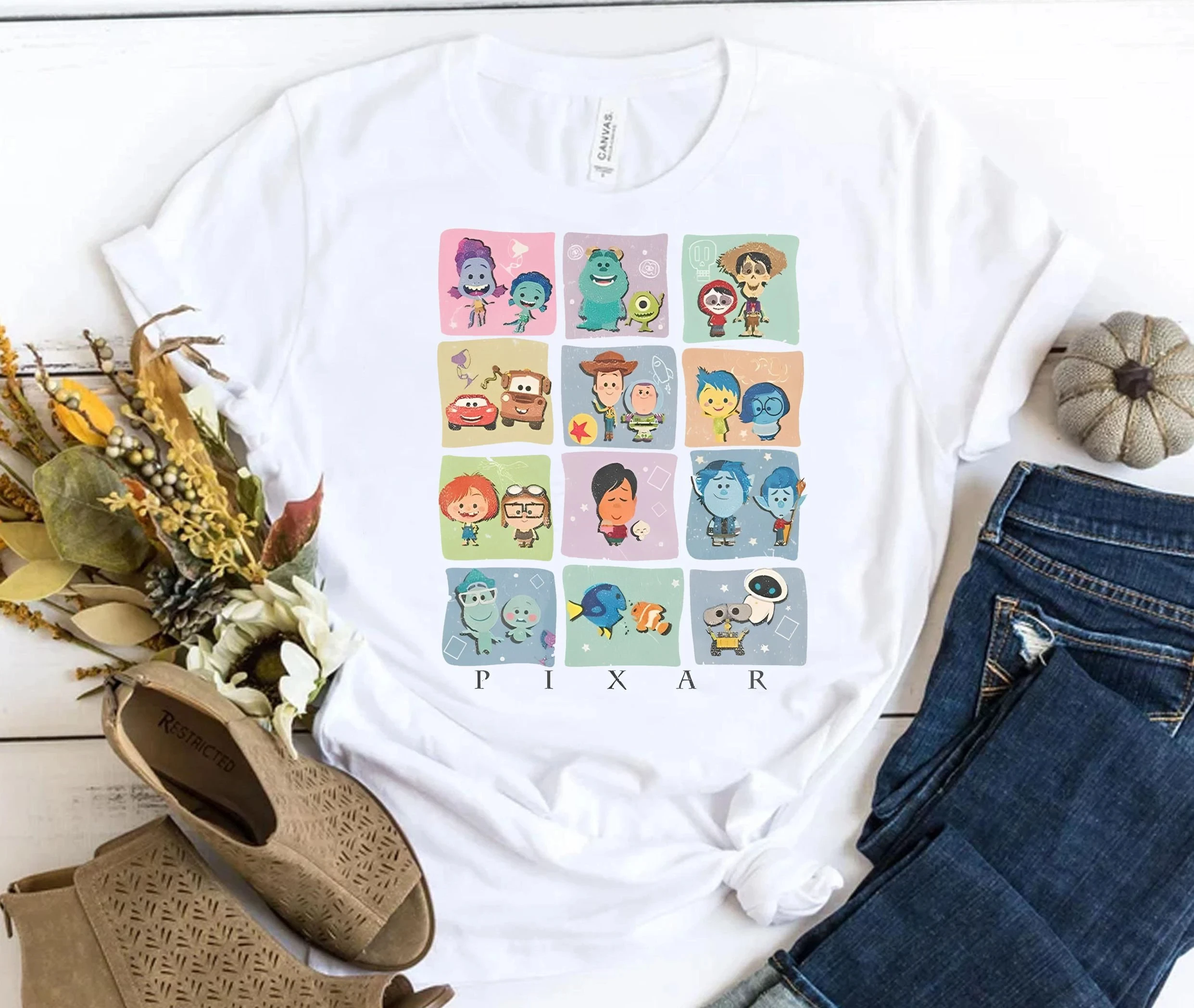 قميص مجموعة شخصيات بيكسار الرجعية |   تي شيرت بإطار أفلام ديزني بيكسار |   ديزني مونستر إنك تي |   هدية رحلة عائلية من ديزني لاند