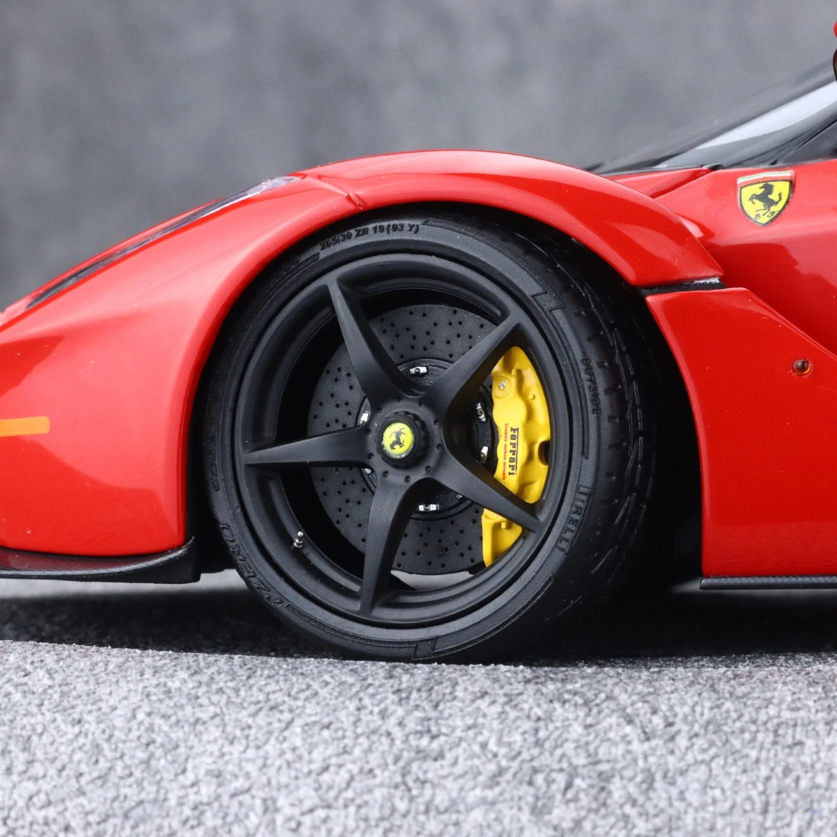 โมเดลรถเหล็กหล่อ BBR Diecast ขนาด 1/18 รุ่น LaFerrari ของเล่นรถเฟอร์รารี่แบบเปิดได้เต็มรูปแบบ ของเล่นสำหรับเด็กผู้ชาย ของแท้พร้อมกล่อง
