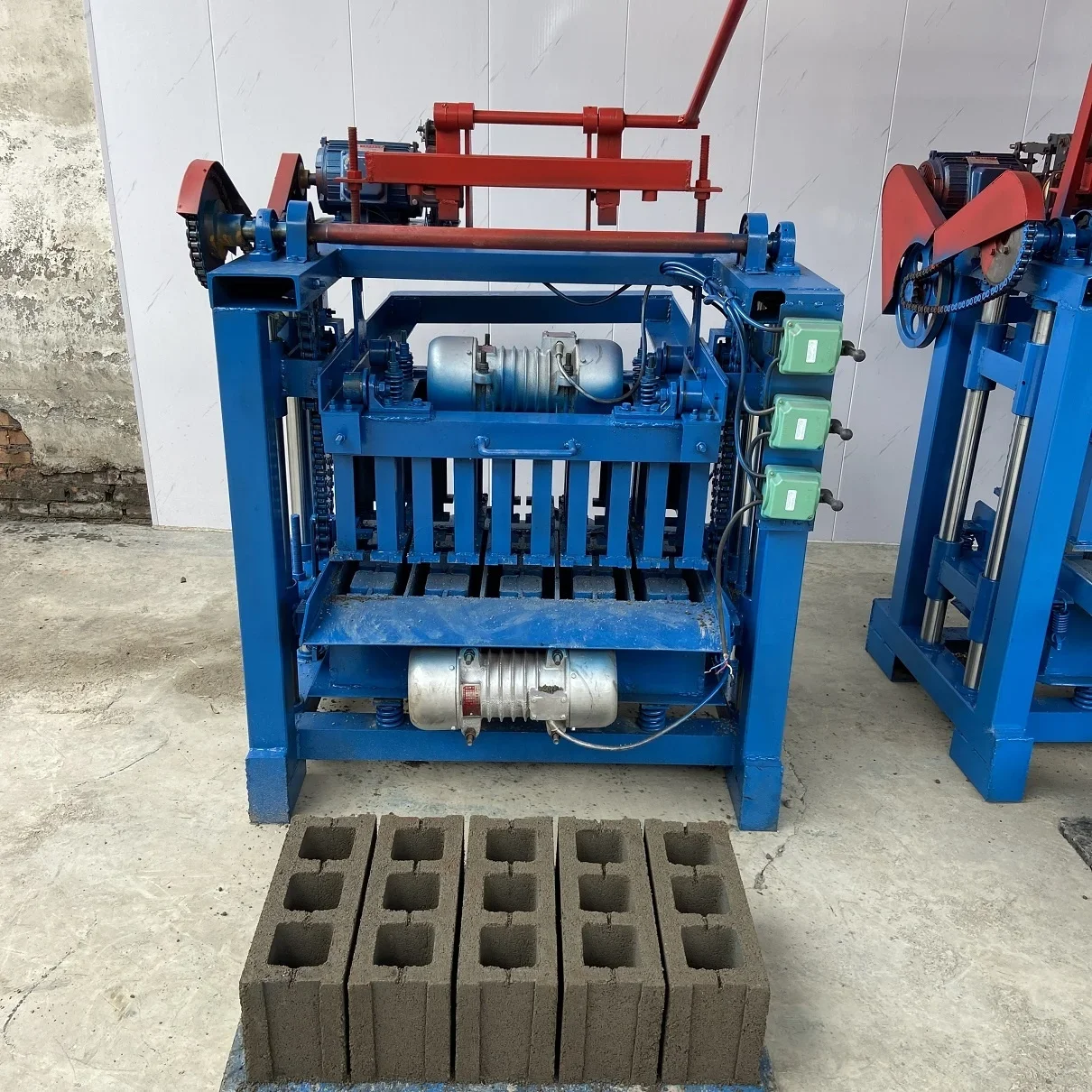 High Quality Concrete Block Cement Brick Making Machine, Customizable Molds Selling Well, Electric Diesel Brick Making Machine