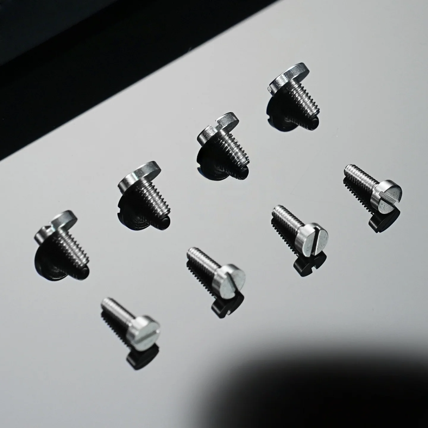 ملحقات برغي الساعة مناسبة لمسامير الغطاء الخلفي لساعة Audemars Piguet AP، ومسامير الساعة ذات الغطاء السفلي، وأجزاء الإصلاح