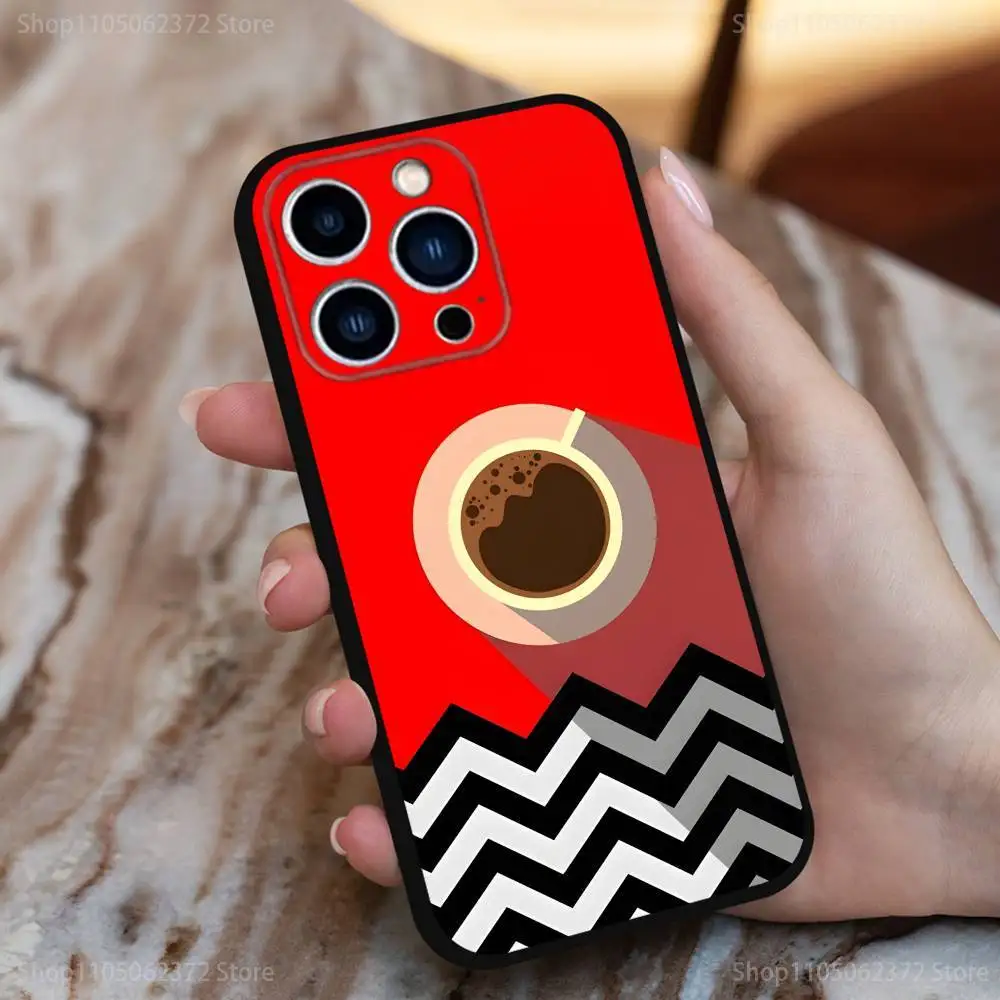 حافظة W-Welcome To T-Twin Peaks لهاتف iPhone 17,16,15,14,13,12,11 Plus,Pro Max,XS,X,XR,SE,Mini,8,7,غطاء أسود من السيليكون الناعم