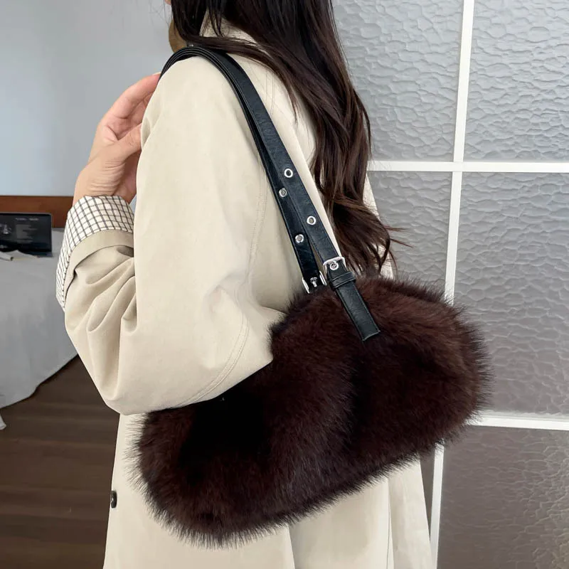 Winter New Plush Tote Bag Large Capacity Trendy Versatile Pillow Bag Commuter Korean Edition Faux Fur Shoulder Bag