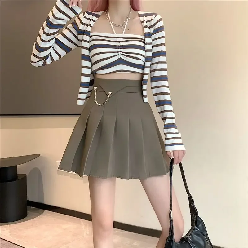 Khaki pleated skirt women's autumn fashion design sense 2024 new short skirt pants with high waist and slim A-shape.