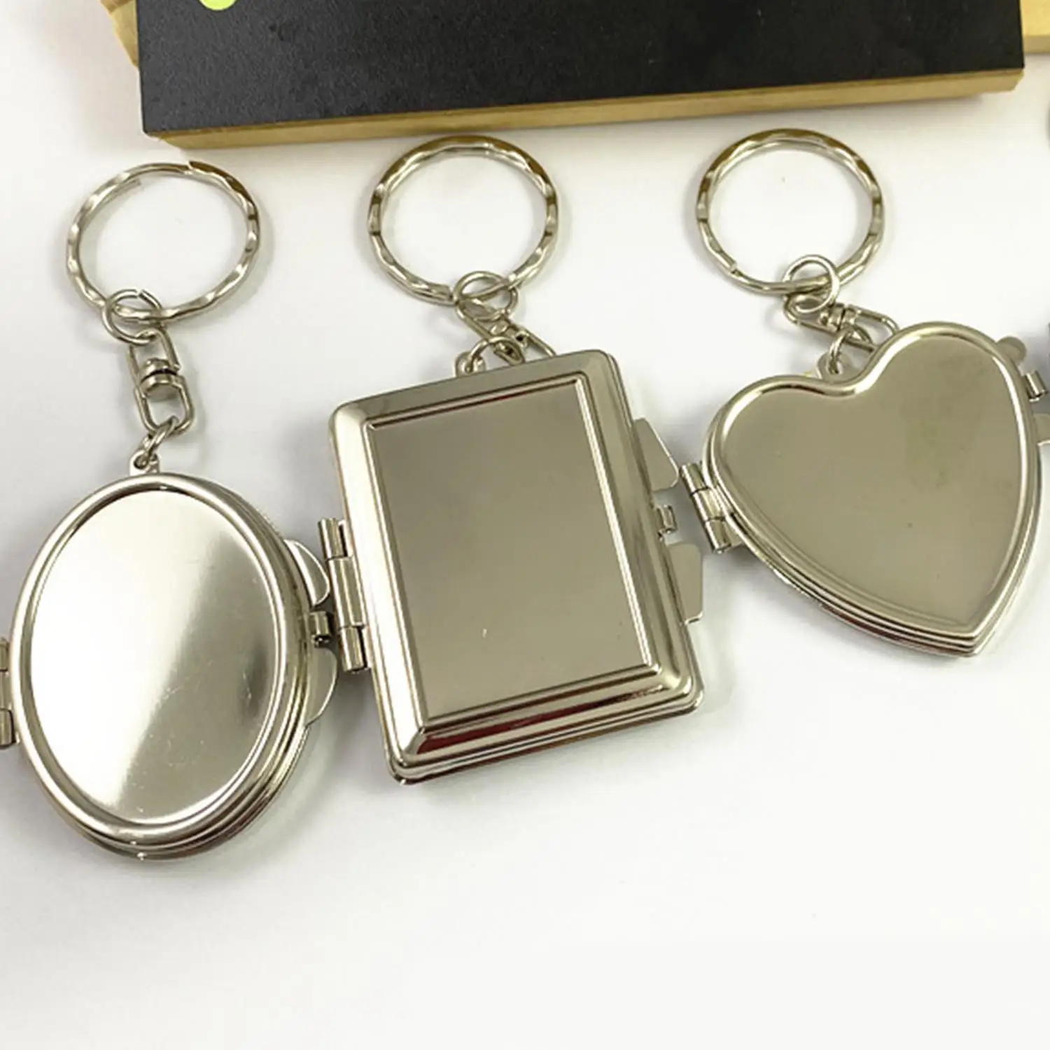 

Metal Key Chain With Heart Shaped Mirror Y2k Style Bag Pendant Sweet Cool Trendy Fashion Pendant Gift