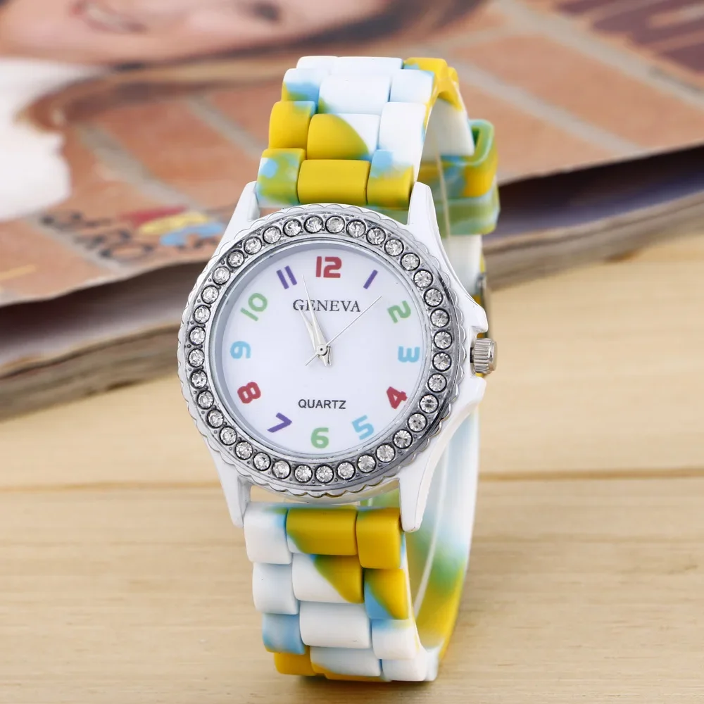 Neue Regenbogen Mode Frauen Uhren Luxus Camouflage Diamant Frauen Quarzuhr Mädchen Silikon Wasserdichte Kleid Uhr Weibliche Uhr