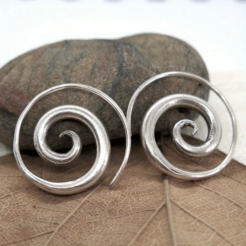 Pendientes en espiral, pendientes simples rústicos hechos a mano tribales gruesos en espiral con bobina giratoria para mujeres o hombres