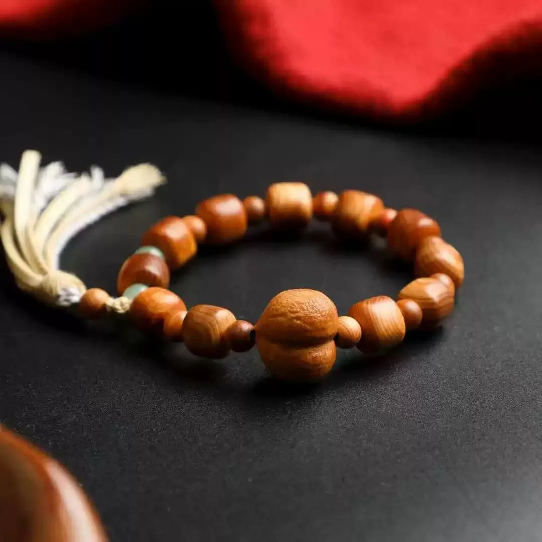Elegant Sandalwood Heart Bracelet Delicate Fair Skin Tone Enhancing Unique Hand Jewelry Birthday Gifts