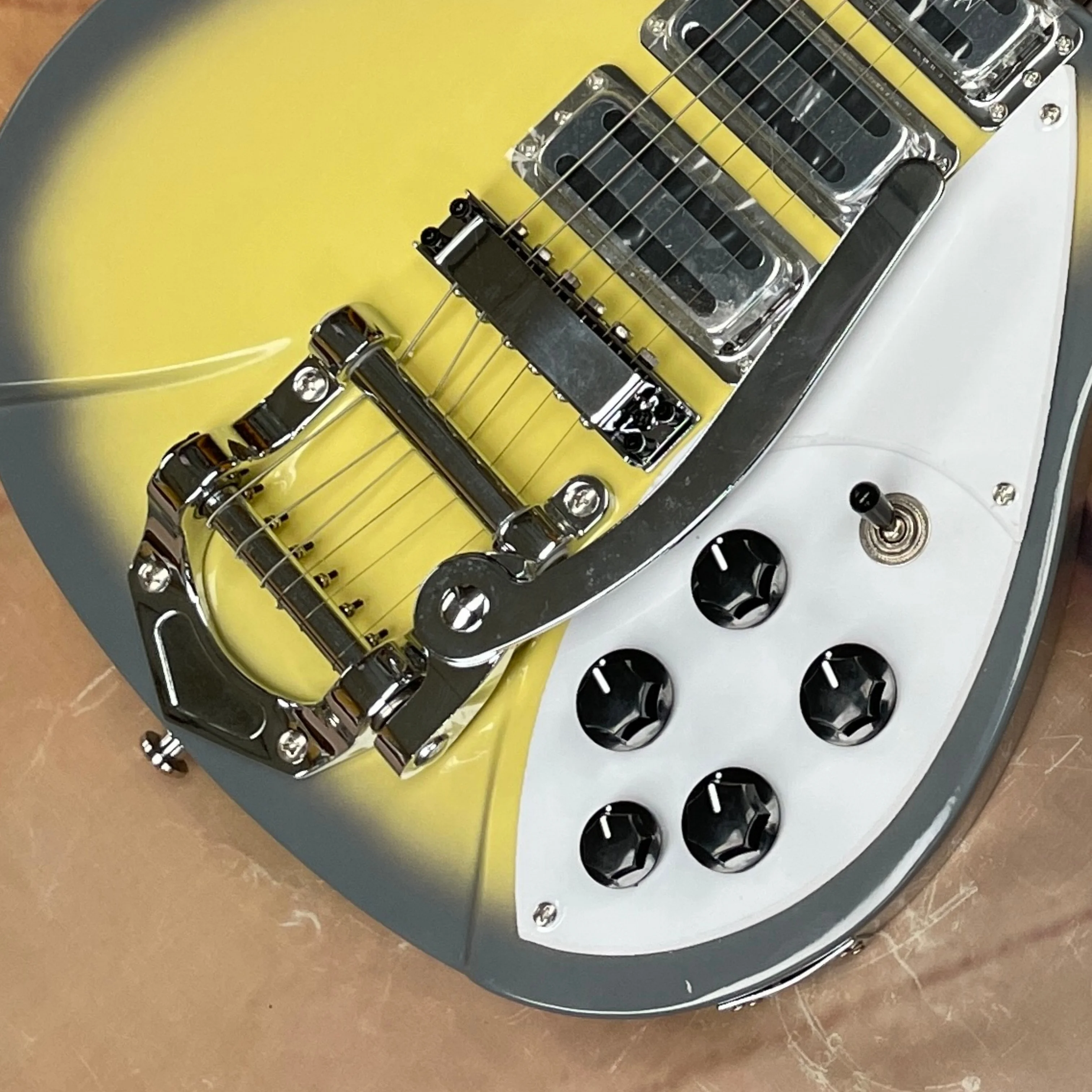 6-string yellow-to-gray gradient electricguitar with white guard and black knobs,HHH pickups guitars, a unique electric guitarra