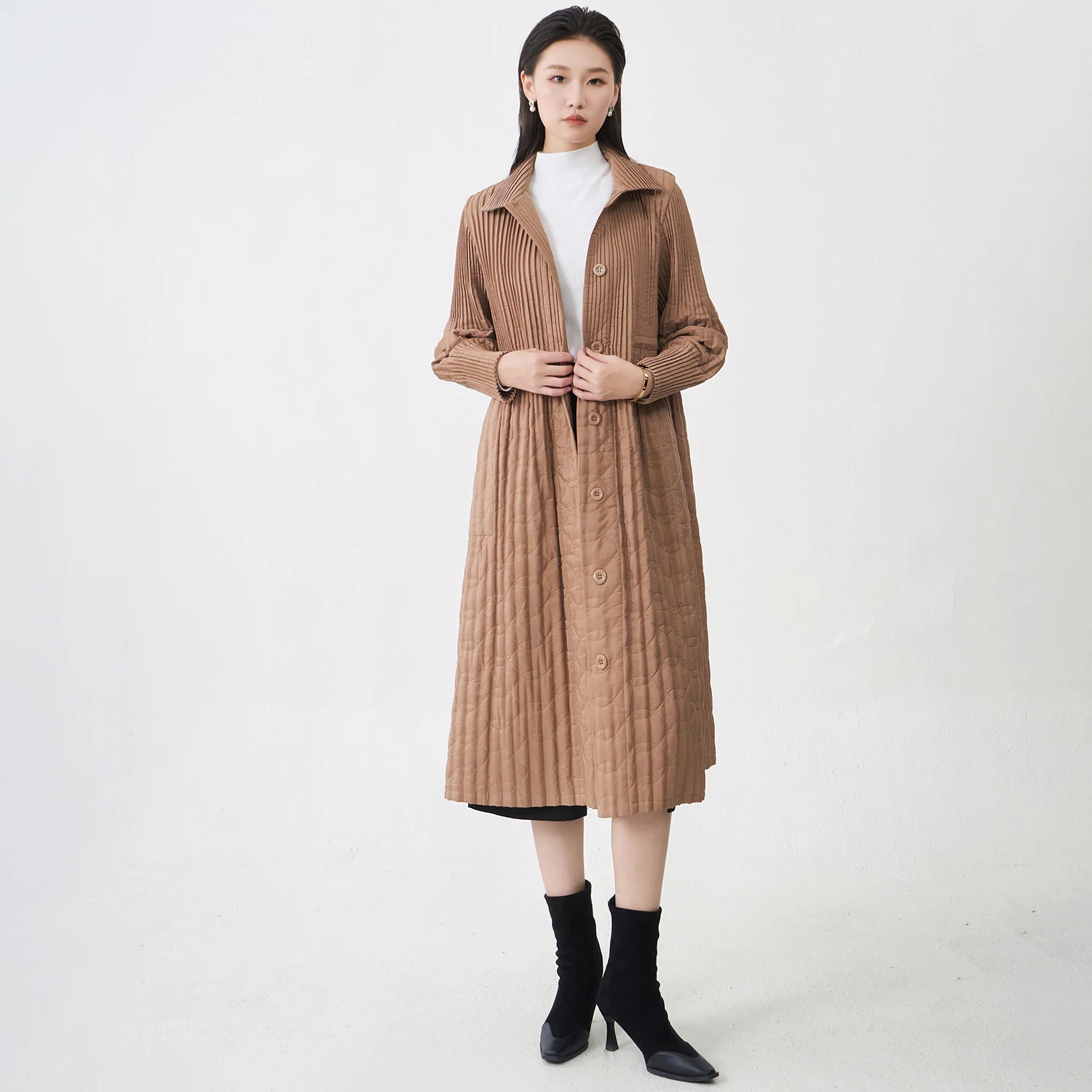 Cappotto in cotone plissettato Miyake 2025 Cappotto invernale in cotone di media lunghezza allentato versione coreana Cappotto moda donna di alta qualità