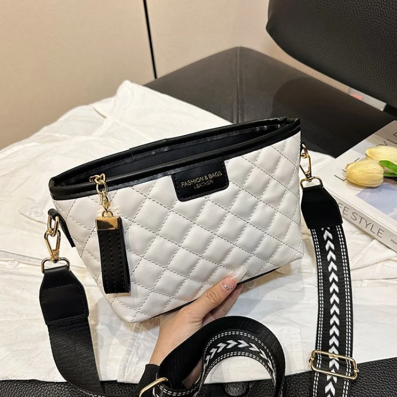 

Fashionable Ladies Messenger Bag With Genuine Leather By Luxury Brand Famous Designer Popular Classic Elegant