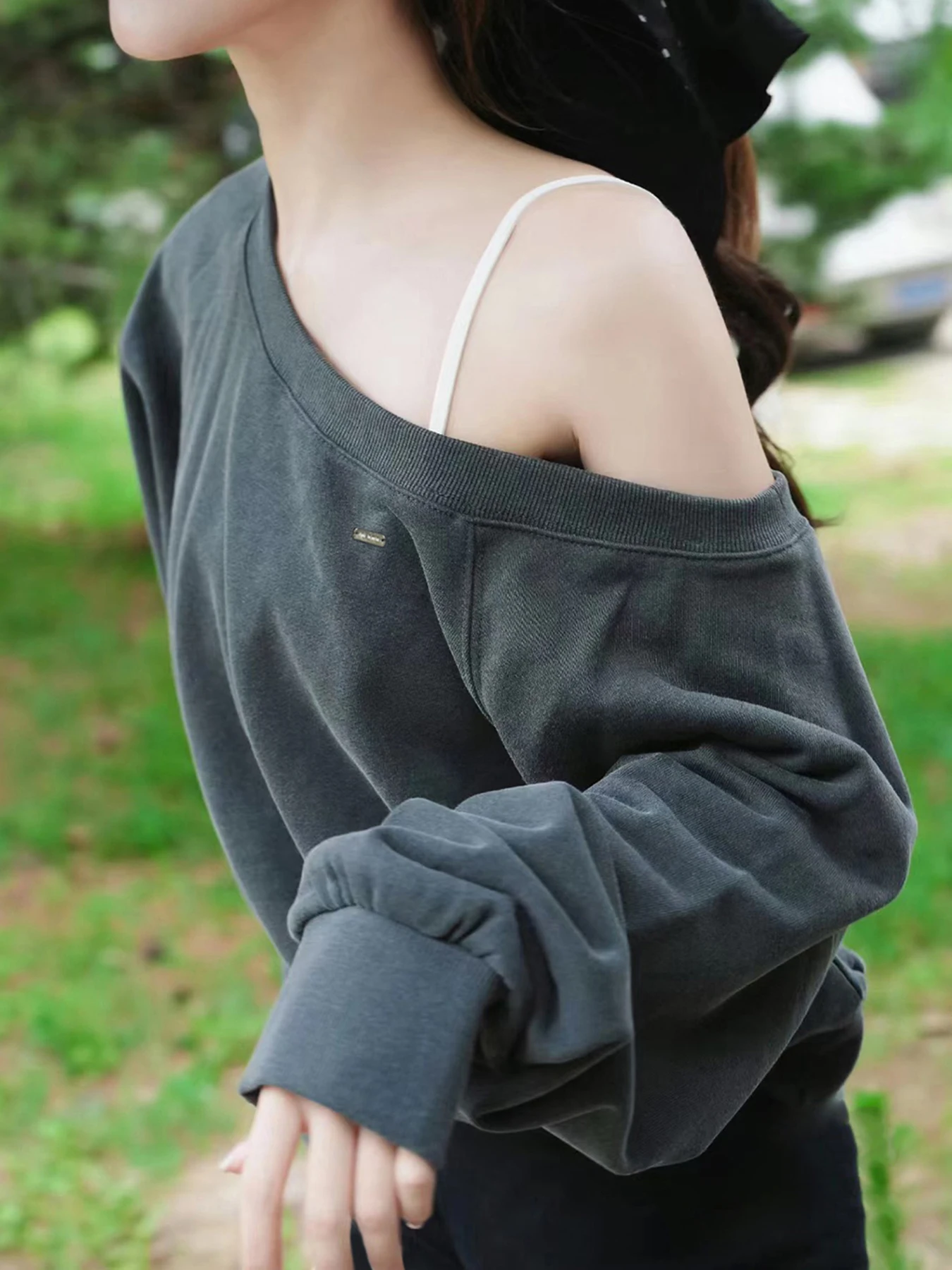 Iamsure Sporty Chic Solid Diagonal Neckline Sweatshirt Casual Loose Off-Shoulder Long Sleeve Pullovers Women 2024 Autumn Spring