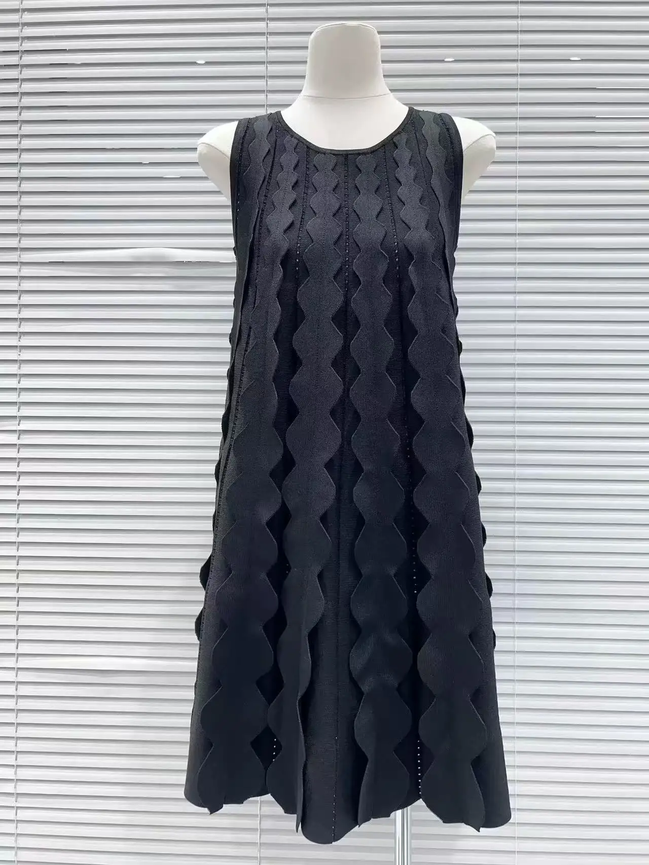 2026 весеннее новое дизайнерское платье без рукавов с круглым вырезом, модное сексуальное женское платье с бретелями на спине