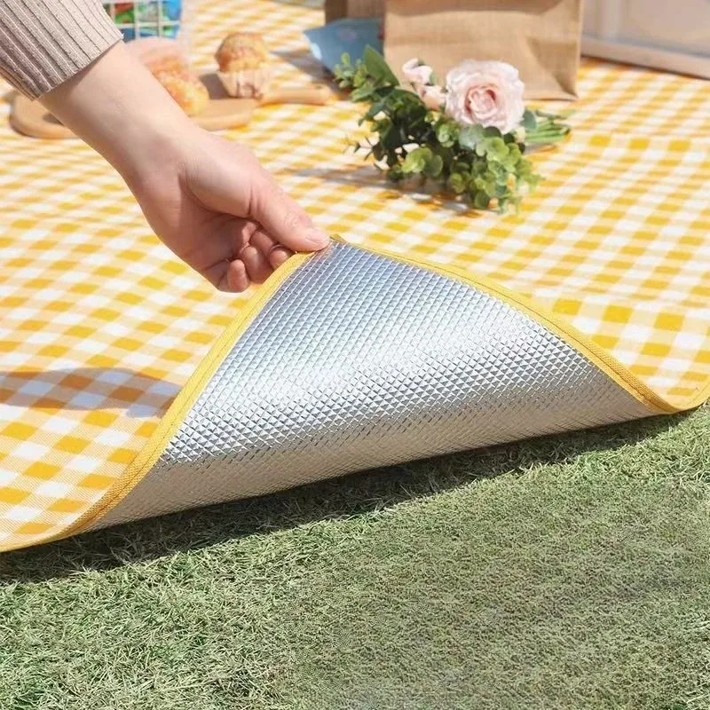

1pcs Picnic mat, three-layer thick outdoor camping tent mat, spring outing cushion, waterproof lawn mat 200cm*200cm