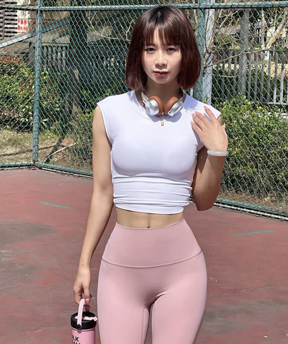 سترة يوجا مثيرة وجميلة للنساء، وسادة صدر ثابتة متكاملة مضادة للصدمات، ملابس رياضية علوية، تي شيرت رياضي صيفي #6