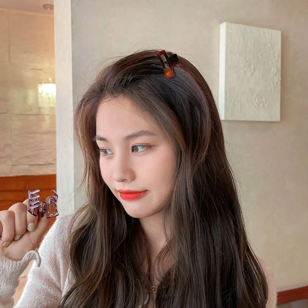 

Sweet Plastic Transparent Shark Clip Small Rectangle Mini Hair Claw Headwaer Side Clip Hollow Hair Clip Daily