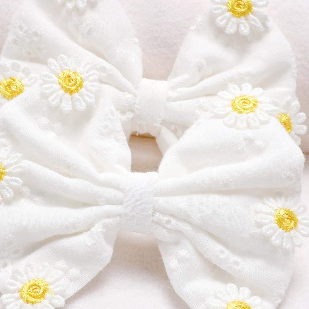 2 PC Daisy Hair Clips Girls White Bow Hair Clips Simple Flower Hair Accessories Hair Clips for Women and Girls Headwear