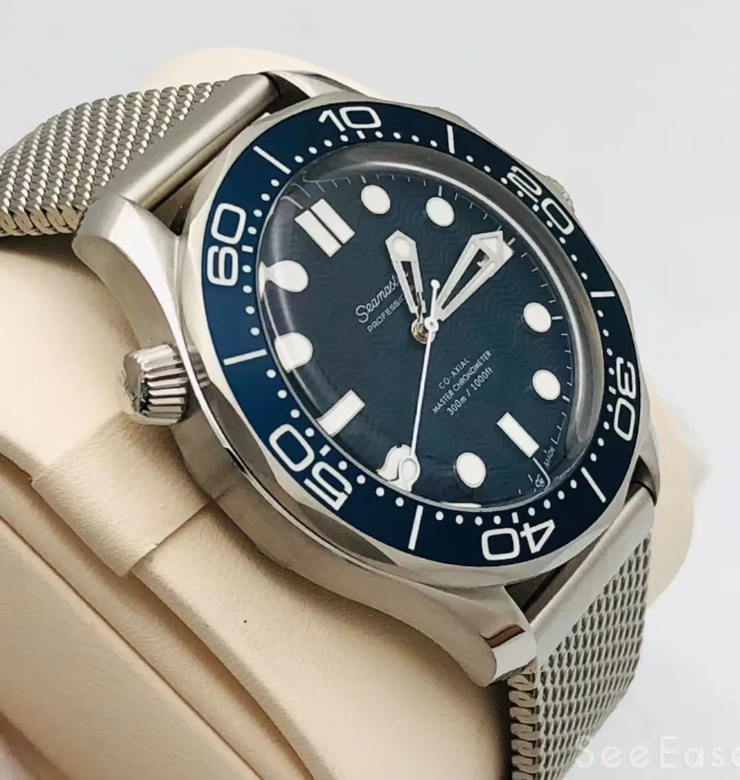 ساعة عصرية فاخرة ذات علامة تجارية راقية حركة ميكانيكية أوتوماتيكية قرص أزرق شبكي مضاد للحساسية حزام ساعة عالي القوة مرآة خام