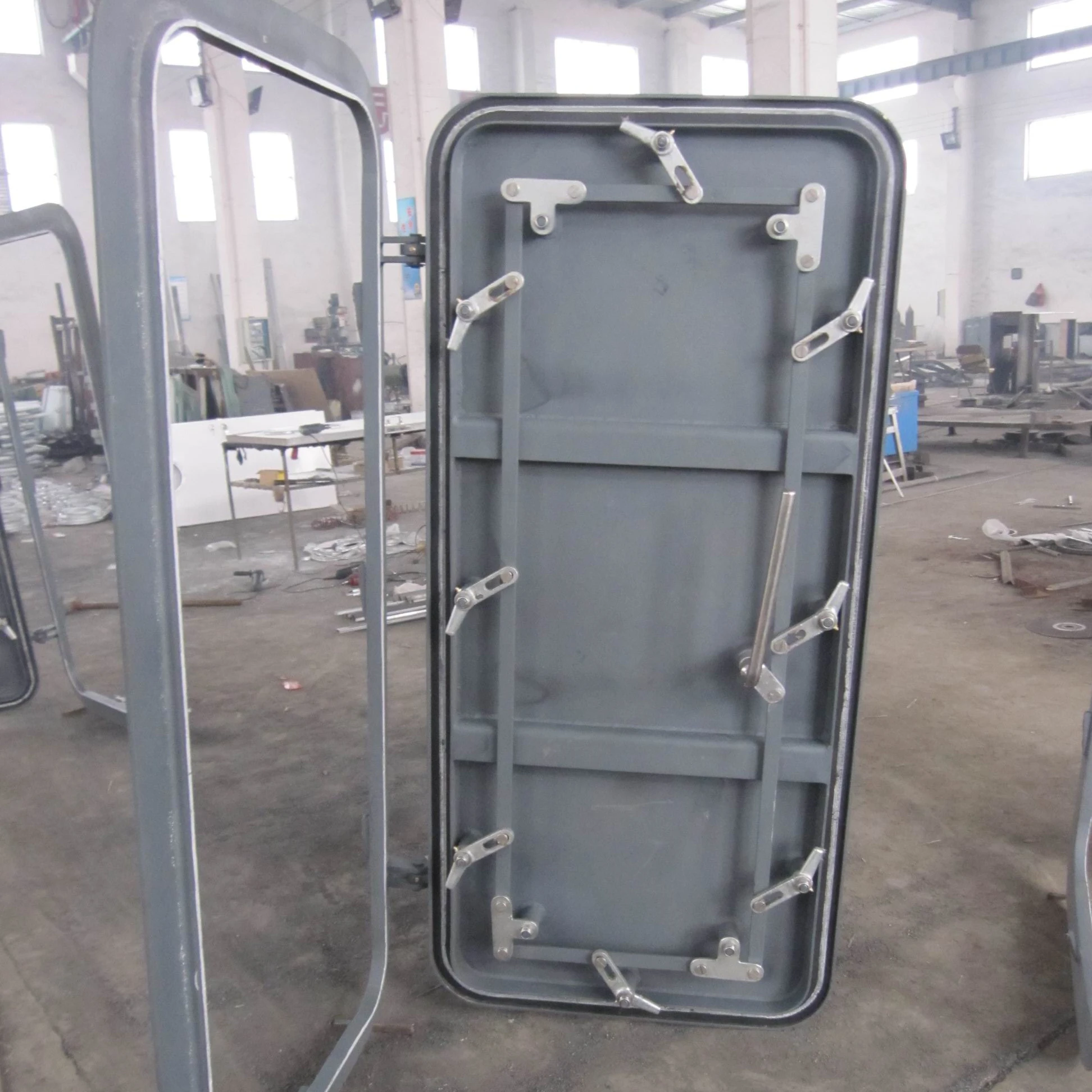 

Дверь противопожарная водонепроницаемая A60 для судов с комплектующими