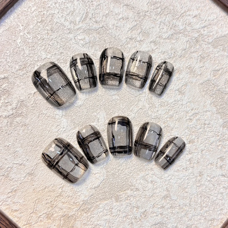 

Нажмите на ногти ручной работы, короткие накладные ногти, 10 шт., полное покрытие, черная сетка, дизайн, маникюр, носимые съемные типсы, искусство для женщин