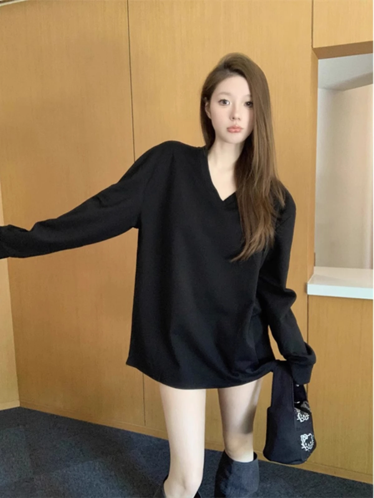 

Laid-ba Sle Long Sve V-ne T-irt Women's Spring Autumn Winter Loose Butt Covering Fitn Inner Wear Base irt Lay...